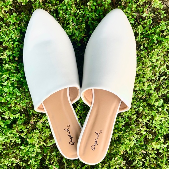 ❤️HP! White Vegan Leather Lightweight Mule Flats - Picture 7 of 8